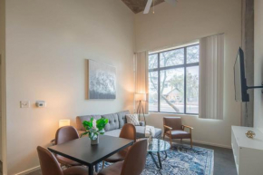 Cozy 2BD - Central DT - Gym, Pool, Parking - Sleep 8